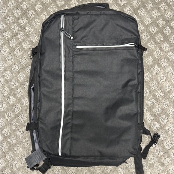 Black Minimalist Backpack with Padded Design - Picture 1 of 12